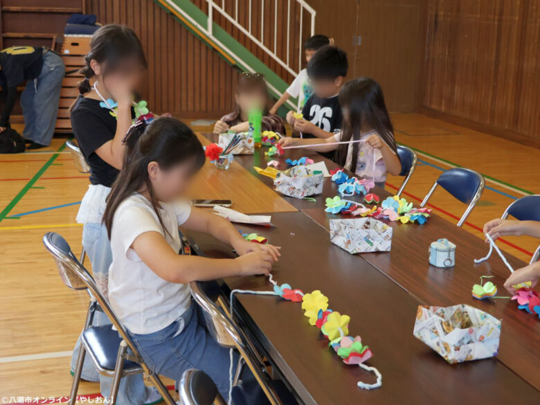 八條小学校で「八條ALOHA」開催!JALの紙飛行機教室とフラ体験を親子で楽しむ秋の一日