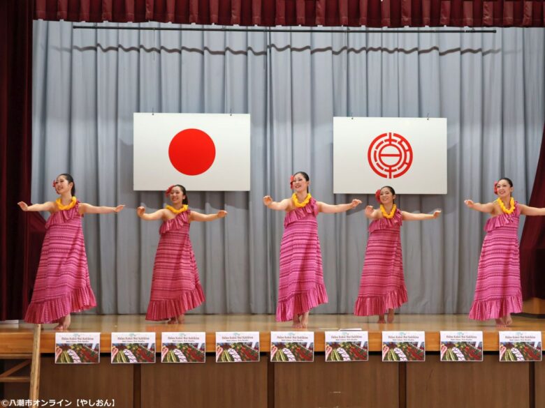 八條小学校で「八條ALOHA」開催!JALの紙飛行機教室とフラ体験を親子で楽しむ秋の一日