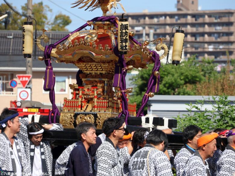 9年ぶりの大祭、約90人の担ぎ手とともに神輿が発進 八潮・中馬場諏訪神社レポート