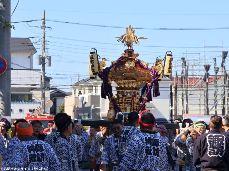 9年ぶりの大祭、約90人の担ぎ手とともに神輿が発進 八潮・中馬場諏訪神社レポート