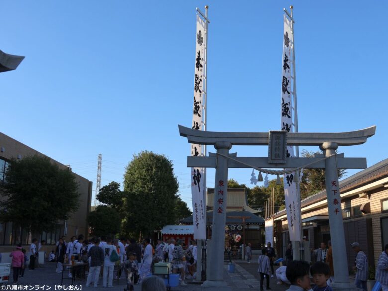 9年ぶりの大祭、約90人の担ぎ手とともに神輿が発進 八潮・中馬場諏訪神社レポート
