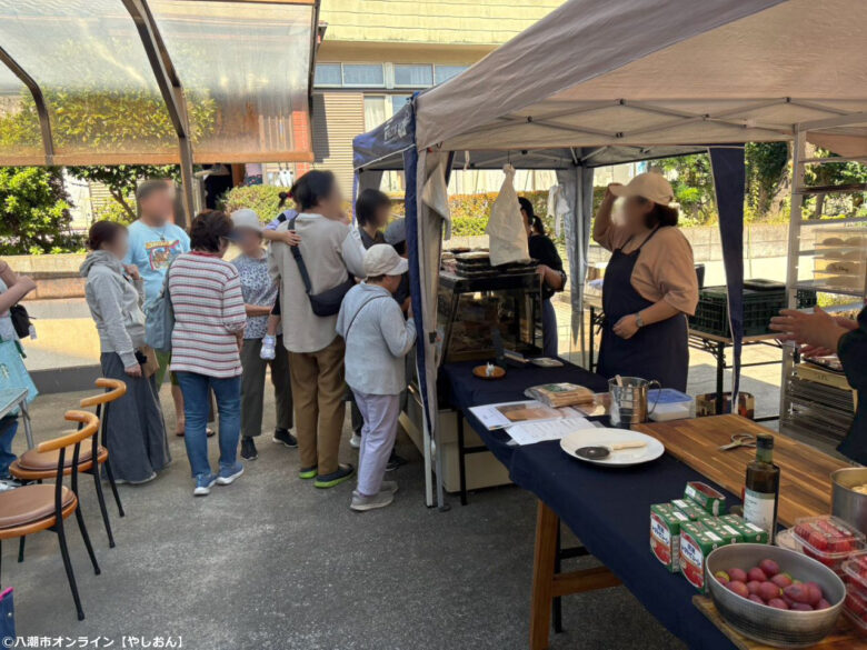 八潮市伊草で「紺膳」と「BluNavy」の自宅前販売!焼きたてピザと手作り弁当を満喫