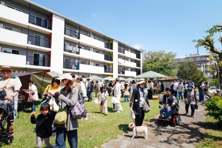 団地の芝生で食べて、遊んで、音楽も。東綾瀬「団地グッドアワー」10月4日開催