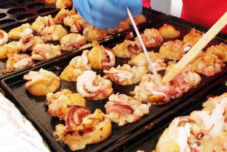 タコが飛び出すたこ焼きが草加に!角上魚類で10月31日から土日祝日限定販売へ