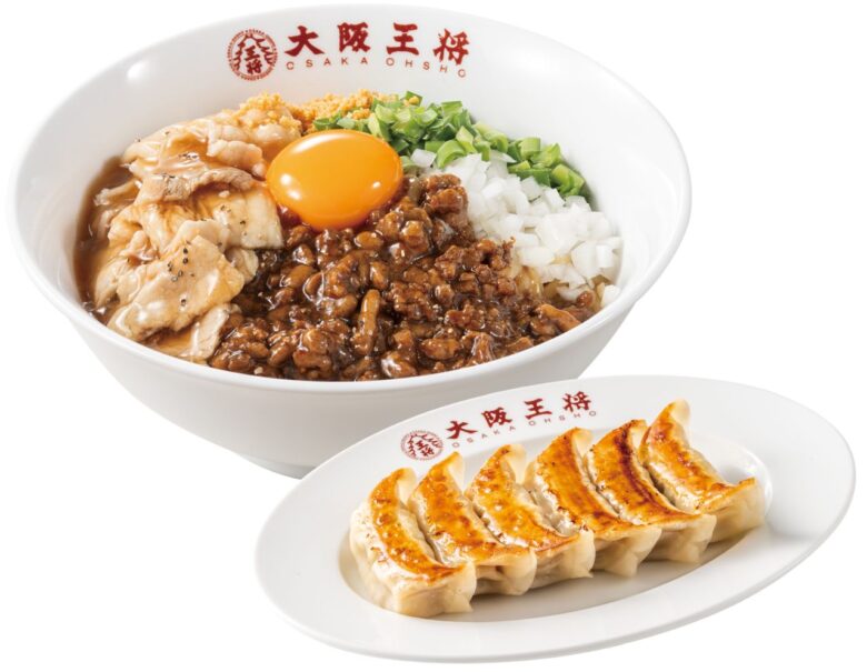 豚バラ×肉ミンチ、シメは追い飯!大阪王将「禁断のWポークまぜそば」10月30日発売