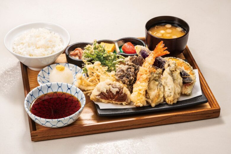 牡蠣ときのこの天盛りそば(温・冷)