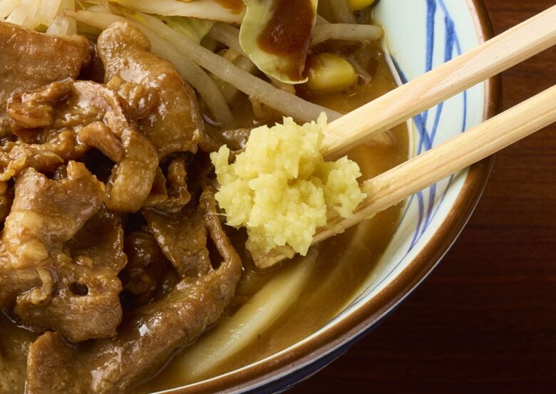 丸亀製麺に「濃厚味噌だしうどん」登場!豚肉と野菜たっぷり、10月27日発売